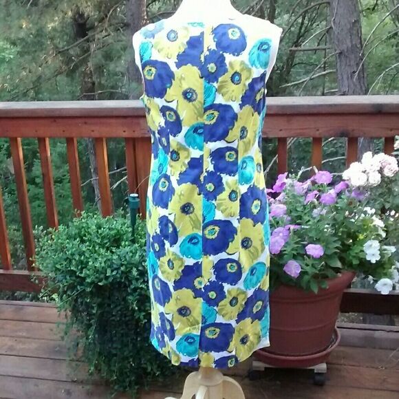 Pretty Floral Dress - Picture 4 of 5